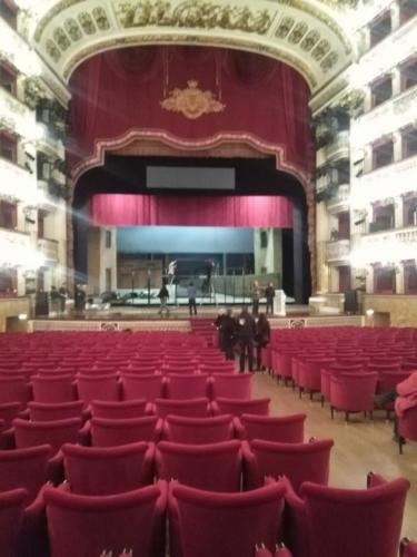 Pranzo per i senzatetto