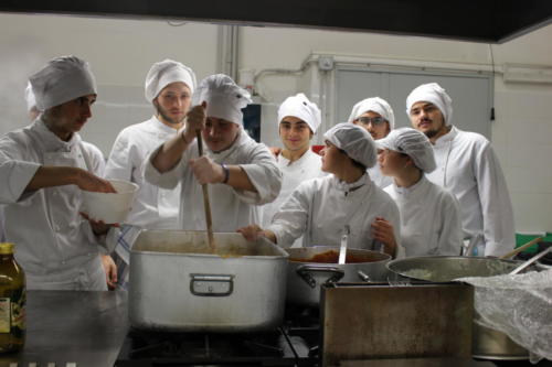 Preparazione dei pasti per la Mensa della Comunità di Sant'Egidio (29/1/2019)