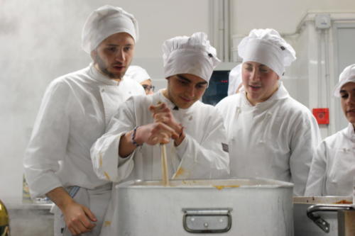 Preparazione dei pasti per la Mensa della Comunità di Sant'Egidio (29/1/2019)