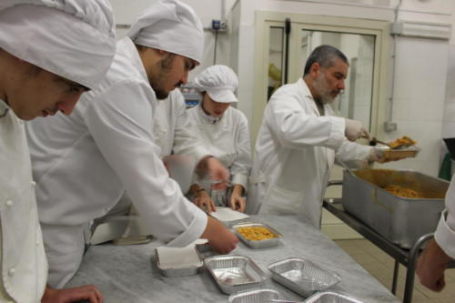 Preparazione dei pasti per la Mensa della Comunità di Sant'Egidio (29/1/2019)