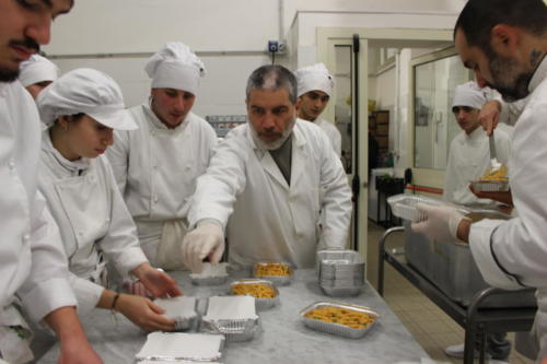 Preparazione dei pasti per la Mensa della Comunità di Sant'Egidio (29/1/2019)