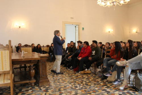 A lezione di "Chimica Cosmetica" - ISIS Elena di Savoia (27/3/2019)