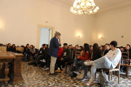 A lezione di "Chimica Cosmetica" - ISIS Elena di Savoia (27/3/2019)