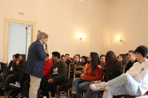 A lezione di "Chimica Cosmetica" - ISIS Elena di Savoia (27/3/2019)