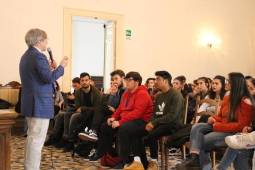 A lezione di "Chimica Cosmetica" - ISIS Elena di Savoia (27/3/2019)
