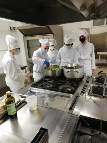 Finalmente nei Laboratori di Enogastronomia e Sala (5/2/21)