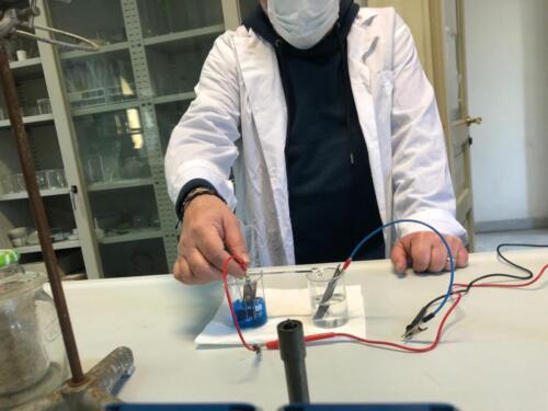 Laboratori di Chimica e Microbiologia: Pila Daniell e Terreni di coltura (8/2/21)