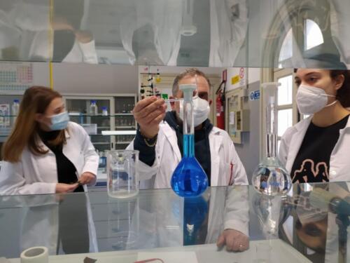 Laboratori di Chimica e Microbiologia: Pila Daniell e Terreni di coltura (8/2/21)