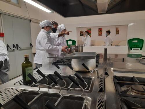 Risotto mantecato alle verdure in cestino di formaggio servito all’inglese(8/2/21)