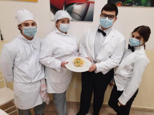 Risotto mantecato alle verdure in cestino di formaggio servito all’inglese(8/2/21)