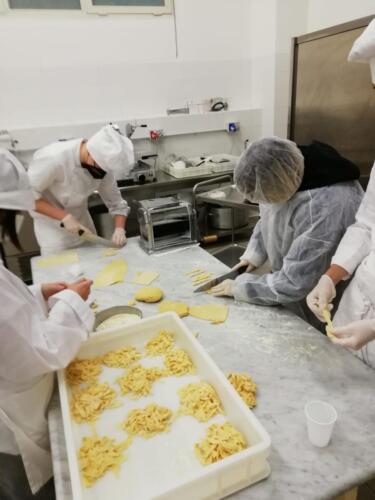 Tagliatelle all'uovo con ragoût alla bolognese e Chiacchiere di Carnevale con Sanguinaccio (18/2/21)