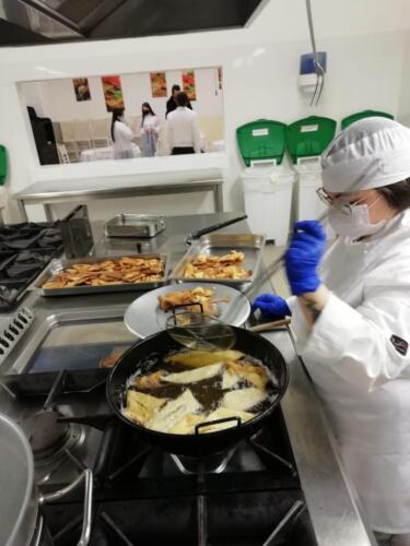 Tagliatelle all'uovo con ragoût alla bolognese e Chiacchiere di Carnevale con Sanguinaccio (18/2/21)