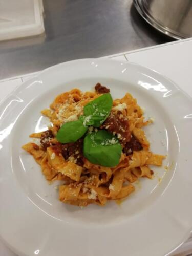 Tagliatelle all'uovo con ragoût alla bolognese e Chiacchiere di Carnevale con Sanguinaccio (18/2/21)