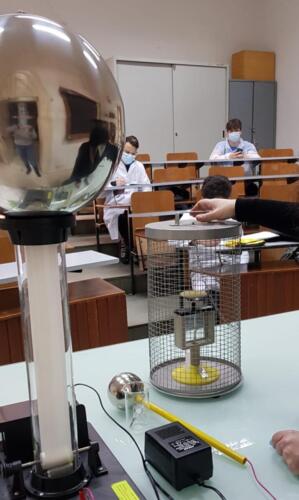 Laboratori di Fisica e Chimica 2ªA-CMB (27/4/2021)