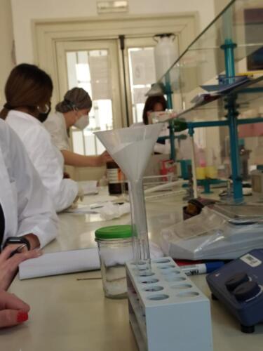 Cromatografia su strato sottile (TLC) e polarità dei solventi organici (7-14/5/2021)