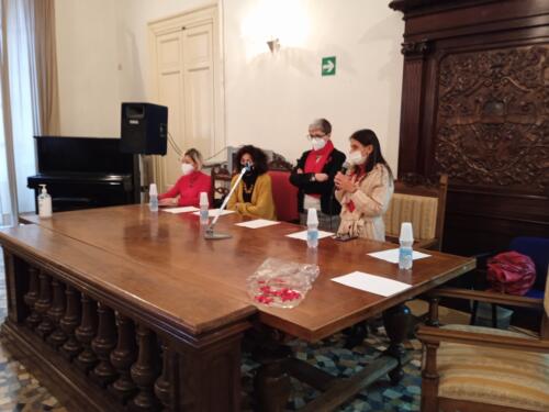 Pensieri e Parole - Contro la violenza sulle donne (25/11/21)